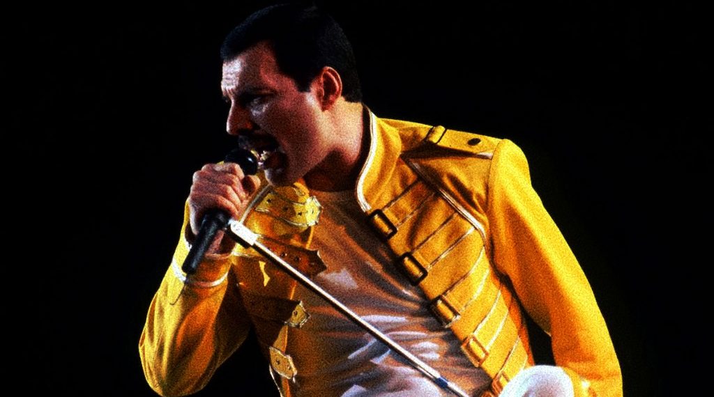 FREDDIE, NUNCA DEMASIADO LEJOS