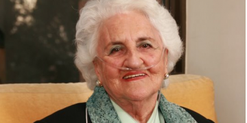 Elvira Dávila Ortiz (1917-2008)