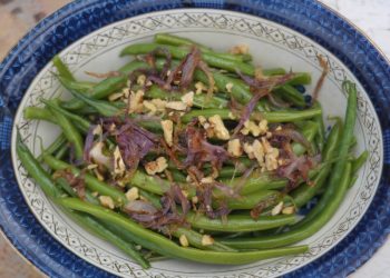 VAINITAS ROSTIZADAS CON CEBOLLA CARAMELIZADA Y NUECES