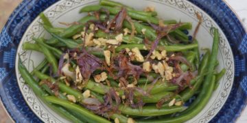 VAINITAS ROSTIZADAS CON CEBOLLA CARAMELIZADA Y NUECES