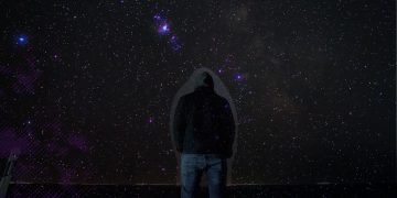 EL HOMBRE, SU ESPACIO Y EL COSMOS