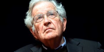 Lingüista liberal de izquierda | Noam Chomsky (1928-)
