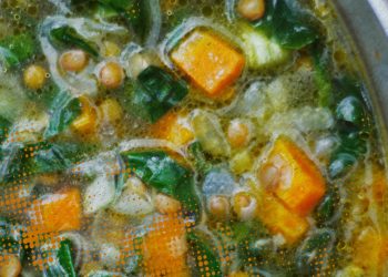 SOPA DE LENTEJAS Y LIMÓN