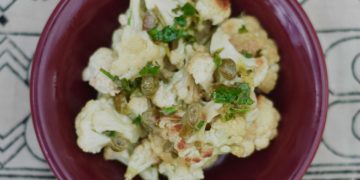 COLIFLOR ROSTIZADO Y SALSA DE ALCAPARRAS