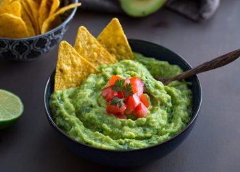EL AGUACATE Y SU PREPARACIÓN MÁS CONOCIDA: EL GUACAMOLE
