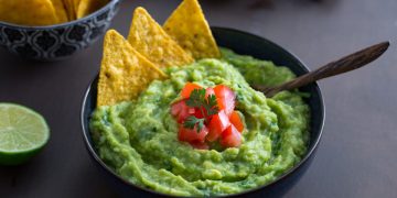 EL AGUACATE Y SU PREPARACIÓN MÁS CONOCIDA: EL GUACAMOLE