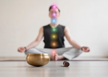 LOS CENTRISMOS, EQUILIBRIOS Y ARMONÍAS