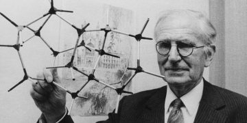 Lo cuántico en lo sólido | Nevill Francis Mott (1905-1996)