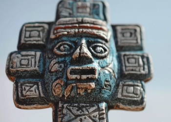 CHAKANA: LA PIEDRA ANGULAR DE LA COSMOVISIÓN ANDINA