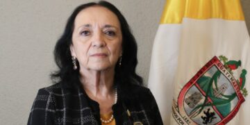 Brillo guatemalteco | Lucrecia Méndez de Penedo (1943-)