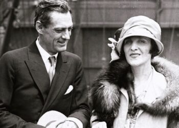 Una pelirroja avispada | Irene Fenwick  (1887-1936)