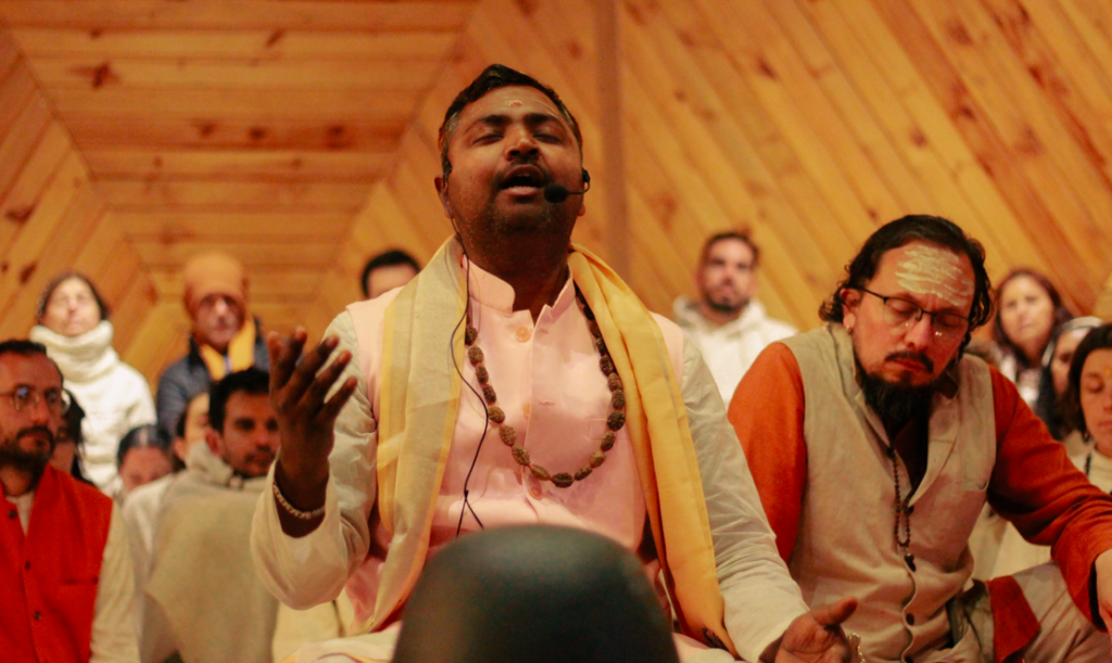 EL PANDIT ANKUR SHUKLA: «ME SIENTO MUY BIEN DE ESTAR CONECTADO CON EL SEÑOR SHIVA”
