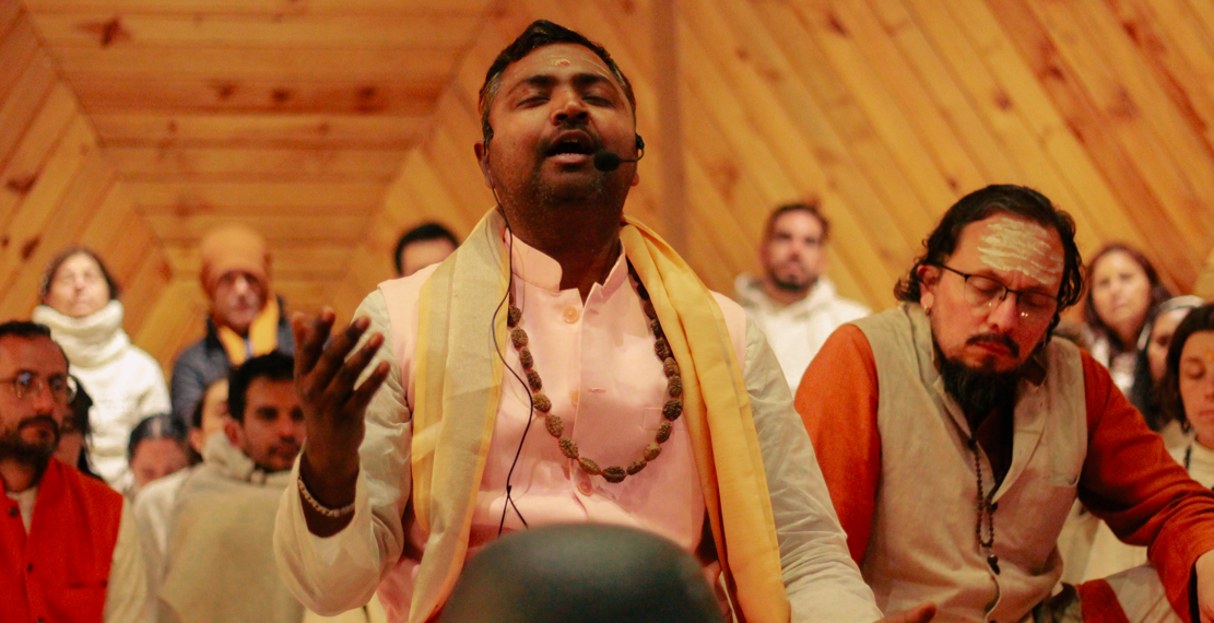 EL PANDIT ANKUR SHUKLA: «ME SIENTO MUY BIEN DE ESTAR CONECTADO CON EL SEÑOR SHIVA”