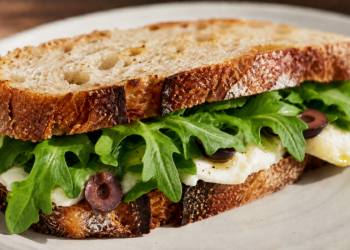 SANDWICH VEGETARIANO CON PAN DE MASA MADRE