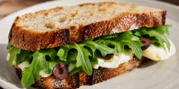 SANDWICH VEGETARIANO CON PAN DE MASA MADRE