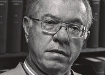 Universo estacionario y Big Bang | Sir Fred Hoyle   (1915-2001)
