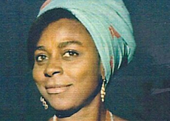Dramaturgia africana | Zulu Sofola   (1935-1995)